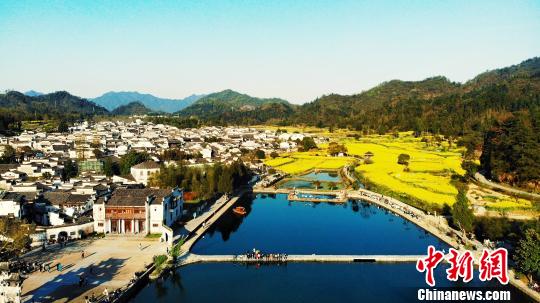 資料圖：春光沐浴下的傳統(tǒng)村落——安徽省黃山市西遞古村落?！△鹦?攝