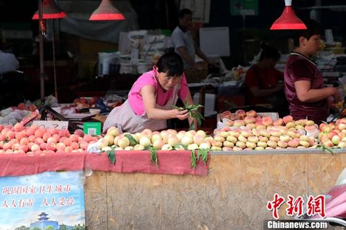 資料圖：菜市場(chǎng)商家。<a target='_blank' href='http://www.chinanews.com/'>中新社</a>記者 張遠(yuǎn) 攝