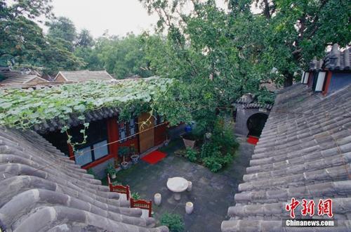 資料圖：護(hù)國(guó)寺街的四合院。王文波 攝 圖片來(lái)源：ctpphoto