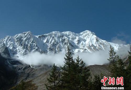 格聶雪山。(資料圖) 鐘欣 攝