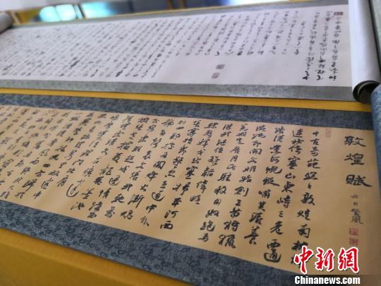 王淑萍收藏的來自全國各地書法愛好者抄寫的經(jīng)書?！《∷?攝