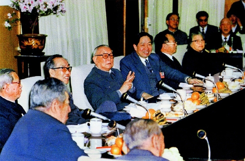 1988年3月29日，李先念等與各民主黨派中央、全國工商聯(lián)主要負(fù)責(zé)人、無黨派人士座談。