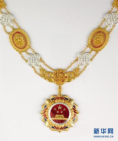 經(jīng)中共中央批準(zhǔn)，中華人民共和國(guó)國(guó)家勛章和國(guó)家榮譽(yù)稱(chēng)號(hào)頒授儀式將于9月29日上午10時(shí)在北京人民大會(huì)堂隆重舉行。 這是國(guó)家榮譽(yù)稱(chēng)號(hào)獎(jiǎng)?wù)隆?新華社發(fā)