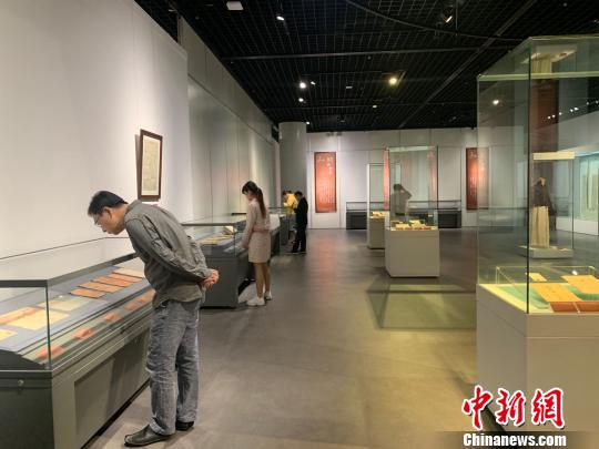 武漢一博物館展出157件辛亥革命實(shí)物全由民間捐贈