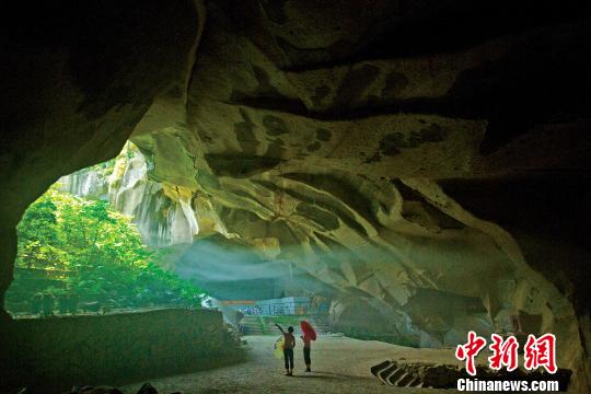 西樵山采石場出產(chǎn)的霏細巖是珠三角先民制作細石器的主要原料。通訊員 供圖