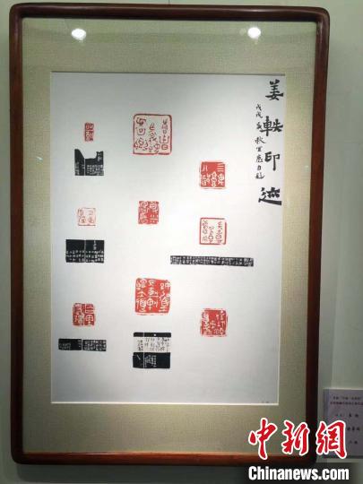 現(xiàn)場(chǎng)展出的作品 周悅磊 攝