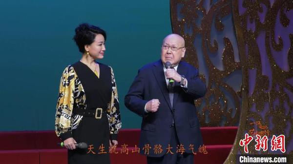 3月26日，著名京劇表演藝術(shù)家尚長(zhǎng)榮為“一江連心藝起前行”上海京劇院線上演唱會(huì)開(kāi)唱?！∩虾＞﹦≡汗﹫D 攝