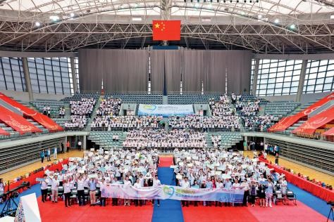 2019 年 7 月 9 日滬港兩地千名中學(xué)生齊聚復(fù)旦大學(xué)禮堂共同慶祝祖國(guó)七十華誕